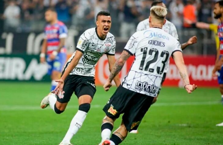 5° colocado - CORINTHIANS (50 pontos) - 32 jogos - Título: 0% - G6: 83.6% - Rebaixamento: 0%.