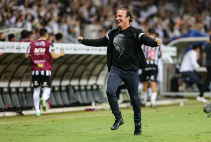 FECHADO! - Uma bomba caiu no Atlético-MG e mudou os rumos do time bicampeão do Brasileirão e da Copa do Brasil. O técnico Cuca se reuniu com os dirigentes do Galo e comunicou que não continuará no clube em 2022, alegando motivos pessoais.