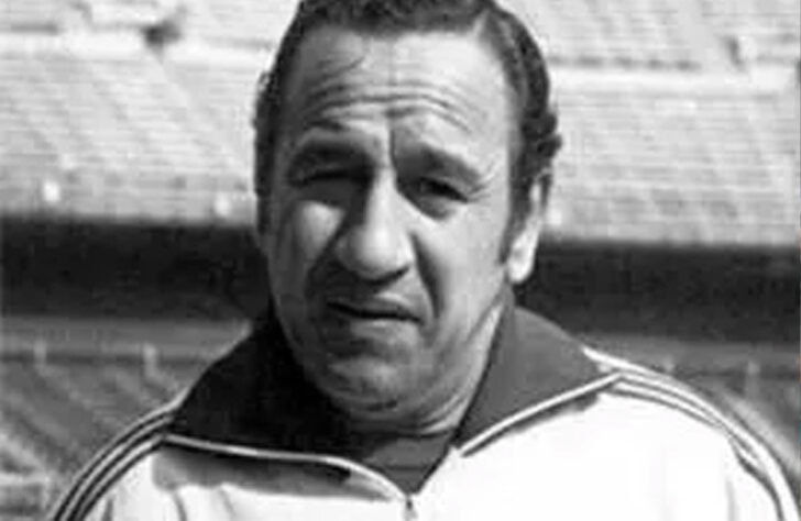 Juan Carlos Lorenzo (argentino): 2 títulos - 1977 (Boca Juniors-ARG) e 1978 (Boca Juniors-ARG).