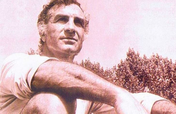 Pedro Dellacha (argentino): 2 títulos - 1972 (Independiente-ARG) e 1975 (Independiente-ARG).