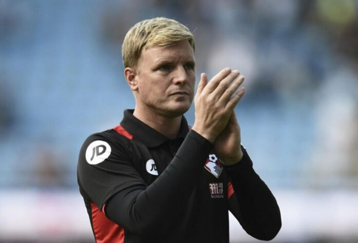 ESQUENTOU - Após uma longa procura por um novo técnico, o Newcastle está próximo de um acerto com Eddie Howe para assumir o comando da equipe, de acordo com a "Sky Sports".