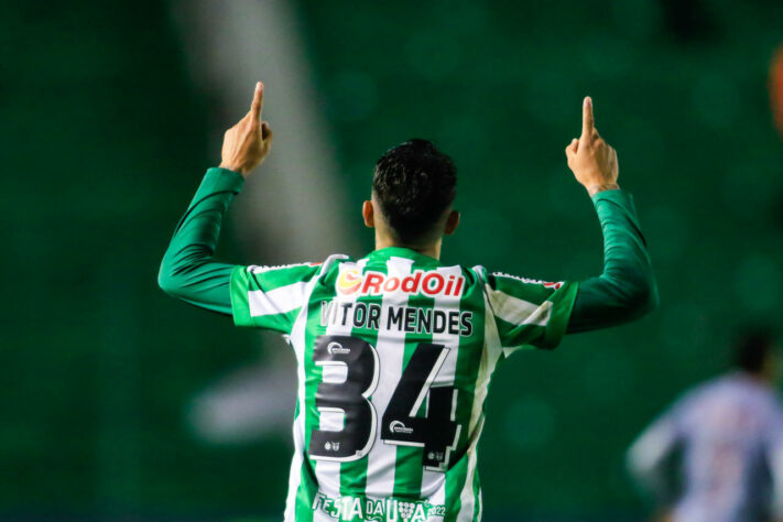 O Juventude venceu o Fluminense por 1 a 0 no Alfredo Jaconi, em partida válida pela 33ª rodada do Brasileirão. O Papo achou o gol da vitória com uma bela jogada ensaiada no primeiro tempo, que deixou a defesa do Tricolor perdida na marcação. O LANCE! traz as notas e os destaques do confronto.