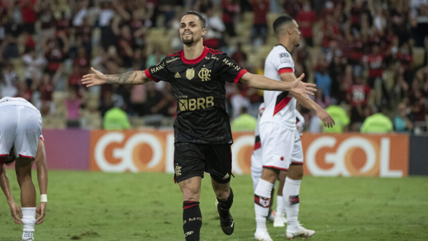 Com dois gols de Michael e o apoio da Nação, o Flamengo venceu o Atlético-GO por 2 a 0, no Maracanã, nesta sexta-feira, em jogo válido pela 19ª rodada do Brasileirão. Assim, apesar dos nove pontos de distância, o Rubro-Negro Carioca segue na caça ao líder Atlético-MG. A seguir, confira as notas (por João Alexandre Borges – joaoborges@lancenet.com.br)