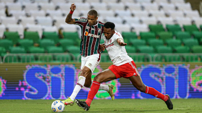 Internacional - Sobe: O Colorado explorou bastante as jogadas aéreas e tentou o empate na base da força física. / Desce: Matheus Cardorini perdeu um gol inacreditável ao finalizar para fora.