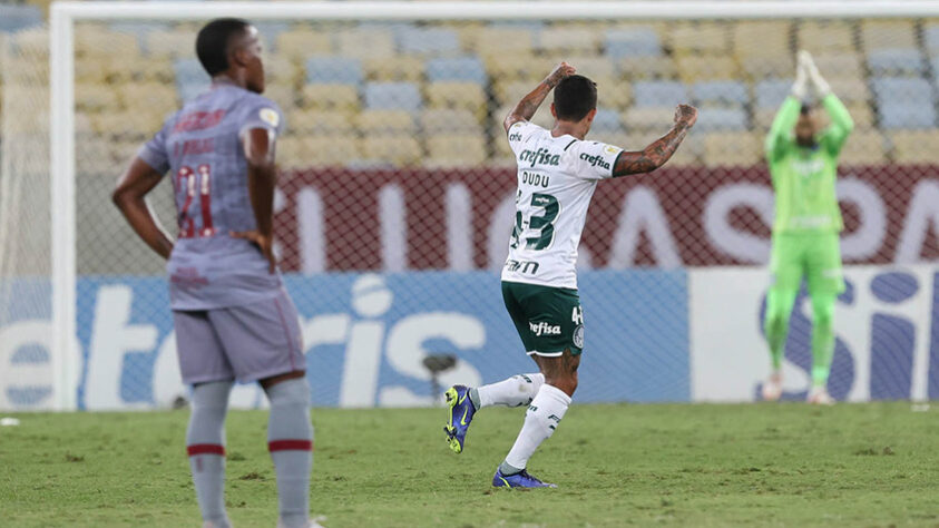 O Palmeiras teve a boa sequência no Brasileirão interrompida na noite deste domingo (14) ao perder para o Fluminense, no Maracanã. A equipe teve poucos momentos de inspiração e o rendimento ficou a léguas dos jogos anteriores (por Nosso Palestra).