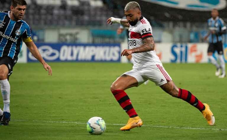 4º) Grêmio - Gabigol também costuma castigar outro Tricolor, o Gaúcho. Vestindo o Manto, balançou as redes do Grêmio cinco vezes em oito confrontos