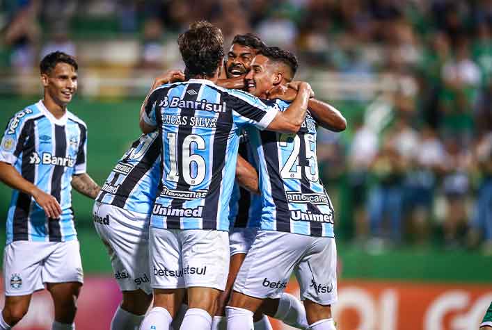 18° colocado - GRÊMIO (35 pontos) - 33 jogos - Título: 0% - Libertadores: 0% - Rebaixamento: 83,1%.
