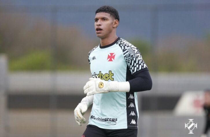 Halls - O jovem goleiro também foi revelado pelo Vasco. Também recebeu poucas oportunidades e se mostrou um garoto com potencial.