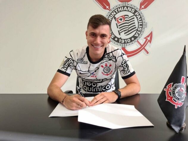 FECHADO - O Corinthians renovou o contrato com o lateral-esquerdo Lucas Piton. O vínculo que tinha validade até dezembro de 2022 foi estendido até o fim de 2024. Com 21 anos, o atleta é um destaque recente vindo da base corintiana, ainda que seja reserva do experiente Fábio Santos. Portanto, a renovação tem como um dos intuitos espantar um possível assédio de clubes europeus.