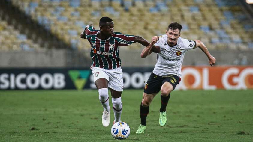 Sport - Hernanes foi o destaque positivo pelo lado do Sport e tentou algumas finalizações, mas sem êxito. Sander também foi presente nas descidas pela esquerda e assustou com chute defendido por Marcos Felipe. Mailson também foi bem quando exigido. Time de Florentín fez primeiro tempo acuado, mas melhorou no segundo tempo e teve algumas chances de gol. No fim, não suportou pressão do Flu, e em desatenção, levou gol de cabeça de Braz