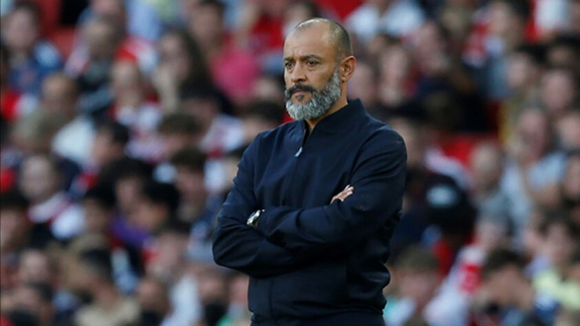 Nuno Espírito Santo (Portugal) - 47 anos - Desempregado desde novembro de 2021 - Treinador que recolocou o Wolverhampton na Premier League e brigou grande parte da sua passagem na parte de cima da tabela, foi para o Tottenham e lá não foi bem, acumulando muitas derrotas e sendo demitido em novembro de 2021.