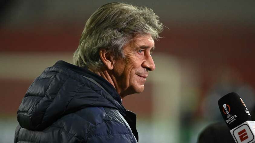 9° - Manuel Pellegrini (68 anos): contratado pelo Real Madrid por 4 milhões de euros (R$ 25,6 milhões na cotação atual) em 2009.