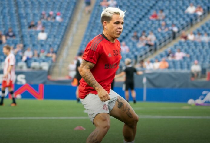 Soteldo chegou ao Toronto no início de 2021, depois de muito sucesso atuando pelo Santos. Na MLS, marcou três gols e deu seis assistências em 24 jogos.  O ponta venezuelano está em negociações com o São Paulo.