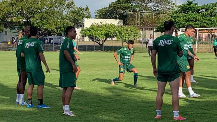 11° - Sampaio Corrêa (43 pontos) - 34 jogos - Chance de título: 0% - Acesso à Série A: 0% - Rebaixamento: 1,1%.