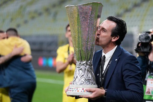 Com a conquista da Liga Europa, o clube levantou o primeiro troféu de sua história.