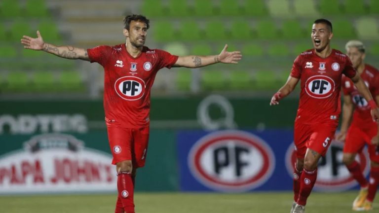 ESQUENTOU - Ídolo da torcida do Palmeiras, o meio-campista Jorge Valdívia está próximo de anunciar seu novo clube para a temporada de 2022. O jogador tem tudo acertado para defender as cores do Necaxa, do México, pela Liga MX, a primeira divisão do país. Segundo o jornalista Cesar Melo, todas as bases estão acertadas, sendo definidos detalhes burocráticos para o anúncio do acordo. 