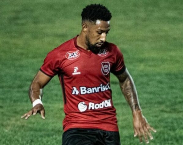 ESQUENTOU - Emprestado pelo Goiás ao Brasil de Pelotas até o fim da Série B do Brasileirão, o lateral-direito Vidal ainda não tem o seu futuro definido para a temporada 2022. O contrato do jogador com o clube goiano vai até 31 de Dezembro.  