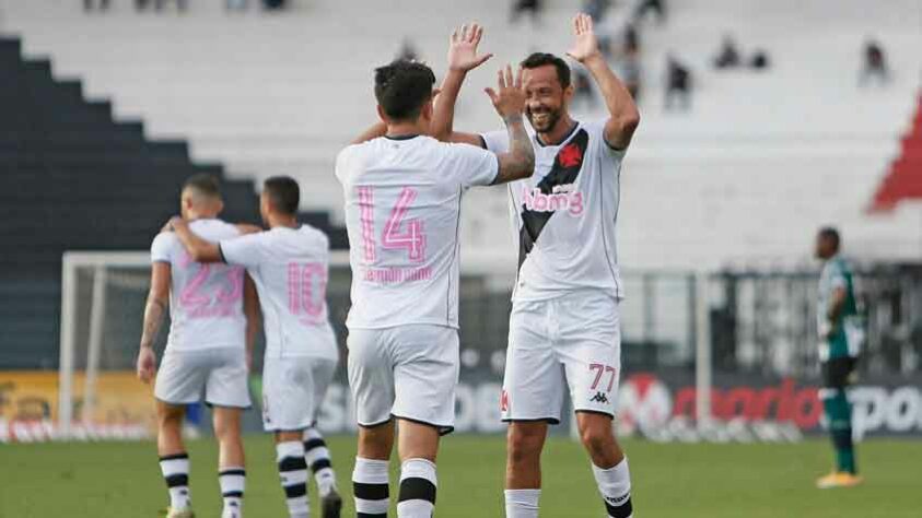 9° - Vasco (47 pontos) - 34 jogos - Chance de título: 0% - Acesso à Série A: 0,042% - Rebaixamento: 0%.