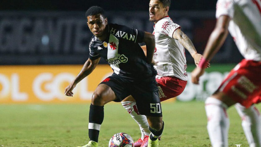 Vasco 1 x 0 Vila Nova-GO - Léo Jabá marcou o gol da vitória em uma jogada de muita sorte, nos acréscimos do primeiro tempo. 