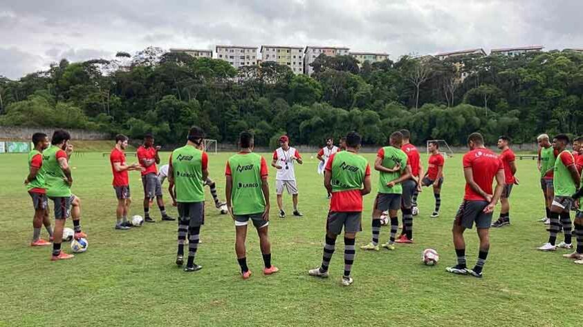 19° - Vitória (34 pontos) - 34 jogos - Chance de título: 0% - Acesso à Série A: 0% - Rebaixamento: 97,7%.