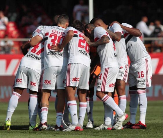 15° colocado - SÃO PAULO (38 pontos) - 32 jogos - Título: 0% - G6: 0.12% - Rebaixamento: 15.7%.