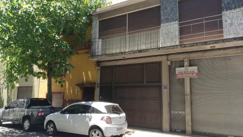 Mas sua primeira residência foi em outro local da cidade de Montevidéu, no bairro Aguada, onde deu seus primeiros passos.