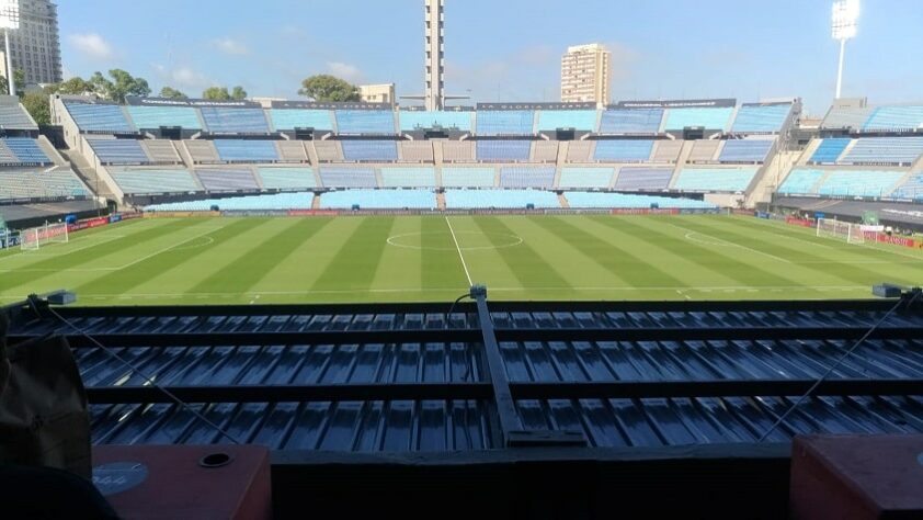 Estádio é mais imponente quando visto por dentro.