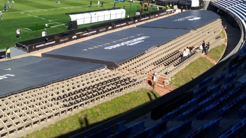 Estádio reserva coexistência de detalhes antigos de um estádio de quase cem anos, com a modernidade de uma final de Libertadores em 2021.