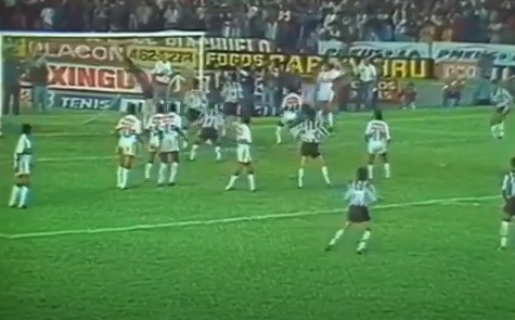 1991 - O Atlético-MG passou para as semifinais do Brasileiro mais uma vez. No jogo de ida, no Mineirão, a equipe, que tinha nomes como o goleiro Carlos (titular da Seleção na Copa de 1986), o lateral Paulo Roberto Prestes, o meia Edu Lima e o atacante Gerson, viu o São Paulo sair na frente com Mário Tilico. Depois, o zagueiro Cléber decretou o empate em 1 a 1. O jogo de volta no Morumbi foi acirrado, mas, após o empate em 0 a 0, os atleticanos foram eliminados. Os são-paulinos, por terem conseguido a melhor campanha na primeira fase, jogavam por dois empates e passaram para a decisão.