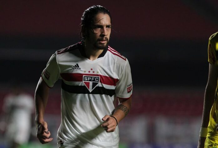 ESQUENTOU - Após a vitória do São Paulo diante do Sport, Rogério Ceni foi questionado sobre Benítez. O treinador cobrou mais participação do camisa oito. Benítez tem contrato de empréstimo com o São Paulo até o final dessa temporada. O Tricolor tenta prorrogar o vínculo. Se quiser contratá-lo, deve desembolsar 3 milhões de dólares (aproximadamente R$ 16 milhões). Rogério Ceni falou sobre o assunto da permanência do meia e disse ser um decisão pessoal do atleta.