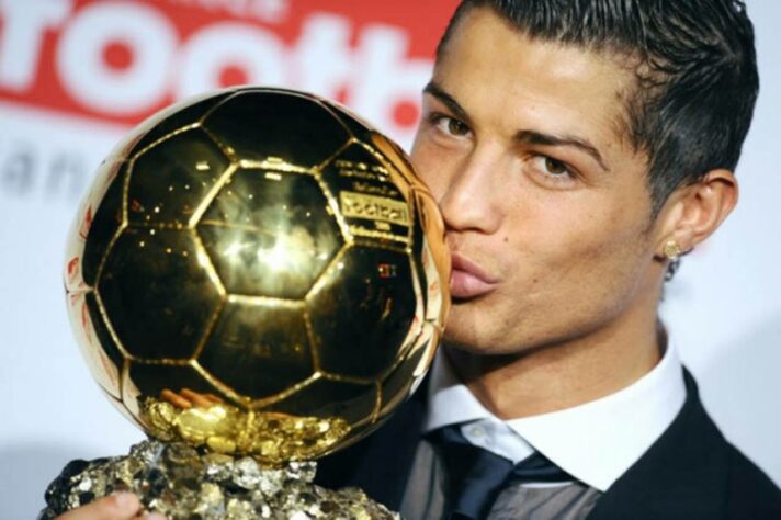 Top 3 real de 2008: Cristiano Ronaldo (Manchester United) - 446 pontos, Lionel Messi (Barcelona) - 281 pontos e Fernando Torres (Liverpool) - 179 pontos.