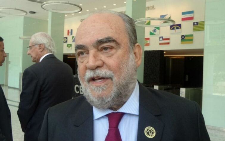 Delfim Peixoto Filho (72 anos) - presidente da federação catarinense de futebol