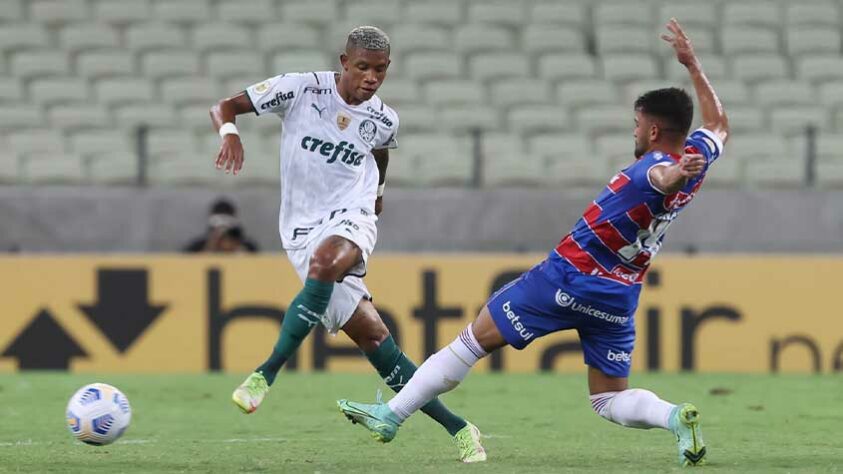 O Palmeiras perdeu para o Fortaleza por 1 a 0, fora de casa, e está fora da briga pelo título brasileiro. A equipe teve uma noite ruim, sem nenhum destaque em campo (por Nosso Palestra)