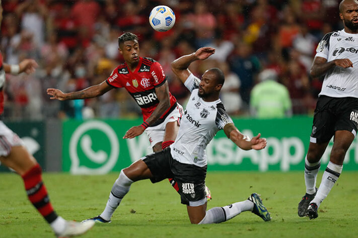 Ceará - SOBE - O Ceará foi um mero espectador em campo durante boa parte da peleja. O ponto positivo foi uma bela (e raríssima) trama entre Yony González e Rick, premiado pela movimentação aguda com o gol no rebote. / DESCE - Tiago Nunes demorou a mexer e a proporcionar que o seu time conseguisse sair de trás. Faltou competência para a equipe explorar os contragolpes com a velocidade dos pontas, a estratégia inicial.