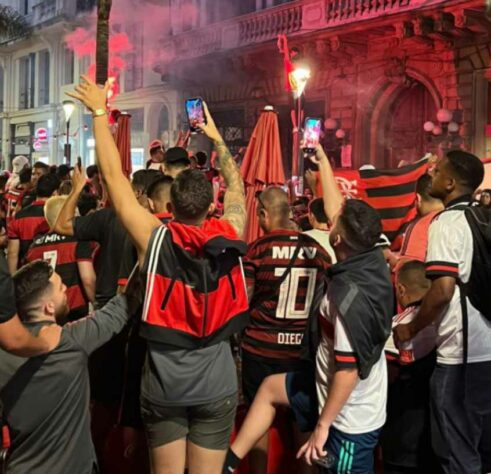 Torcida do Flamengo no aguardo do jogo, no Rio de Janeiro.
