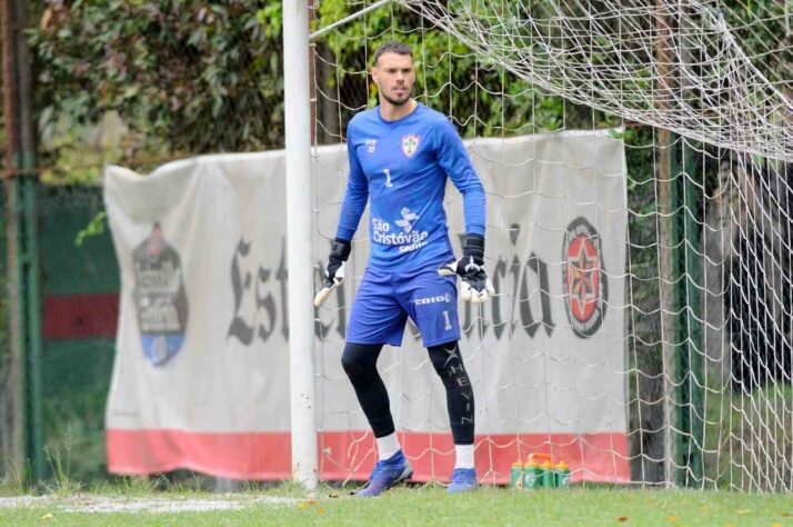 FECHADO - Algumas equipes já começaram o planejamento visando 2022. Após bater na trave em busca pelo acesso para a Série C do Brasileirão, a Portuguesa começou a montagem do elenco para o próximo ano. Um dos destaques da Lusa na temporada, o goleiro Thomazella acertou a renovação do seu contrato com a equipe.