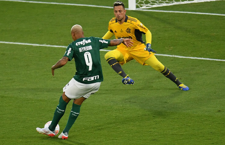Na prorrogação, Deyverson entra em campo e amplia para o Palmeiras.