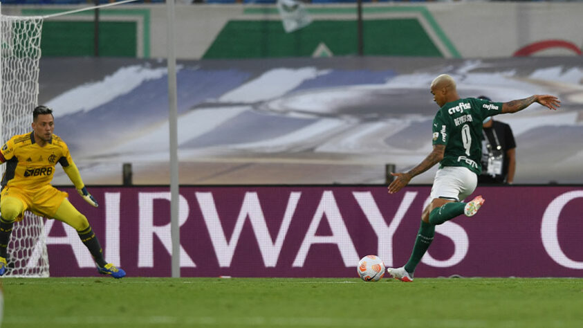 Na prorrogação, Deyverson entra em campo e amplia para o Palmeiras.