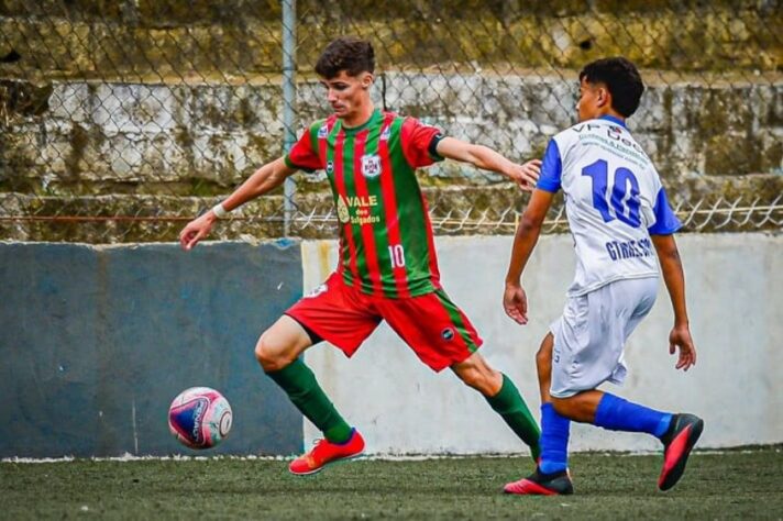 ESQUENTOU - Gustavo Mezzetti, 17 anos, é o goleador da Portuguesa Santista no Paulista Cup. Em nove jogos na competição foram seis bolas na rede dos adversários. Com algumas sondagens, a Briosa pensa em profissionalizar o atleta.