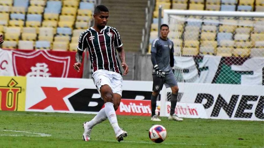 Aos 22 anos, Higor foi utilizado em um jogo do Carioca pelo Fluminense, mas, com contrato apenas até o fim do ano, entrou em acordo para ir ao Sabah, do Azerbaijão.