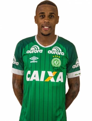 Marcelo (25 anos) - goleiro zagueiro