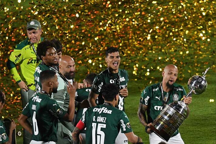 Os jogadores do Palmeiras celebram o título.