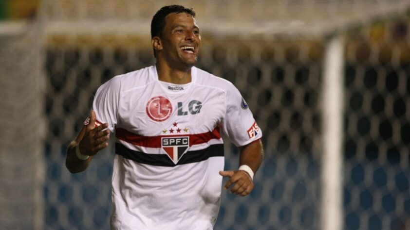 09º) Washington - 45 gols: o atacante jogou no São Paulo em 2009 e 2010