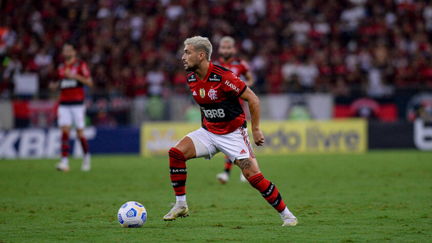 O camisa 14 do Flamengo fez falta em muitos momentos da temporada rubro-negra. Quando esteve em campo, De Arrascaeta mostrou toda sua qualidade e contribuiu muito - com gols e assistências - para que o Flamengo chegasse na final da Libertadores.