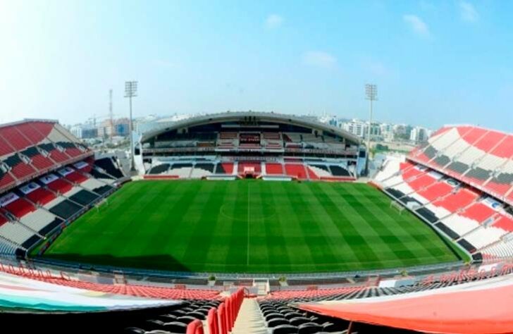 Estádio Al Nahyan, em Abu Dhabi, Emirados Árabes Unidos.