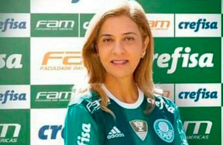 NO RADAR - Leila Pereira, nova presidente do Palmeiras, usou suas redes sociais para falar com o torcedor em relação à ânsia por reforços para a temporada 2022. Ela desejou um feliz ano novo e disse que está sempre de olho nas mensagens que recebe, mas que é preciso ter calma para contratar os jogadores certos.