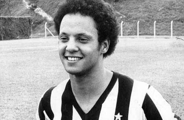 Reinaldo (Atlético-MG), em 1977 com 28 gols e 20 anos