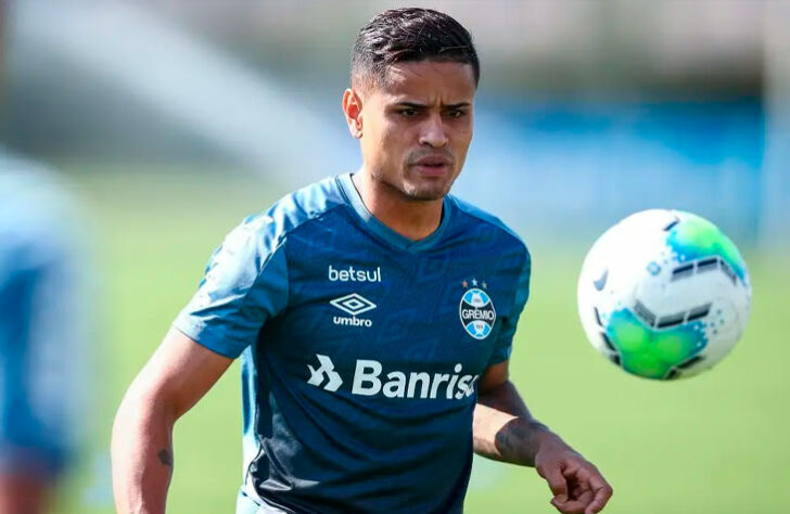 Éverton Cardoso (33 anos) - Meia-atacante - Valor de mercado: 500 mil euros (R$ 3,2 milhões) - Afastado e fora dos planos do Grêmio.