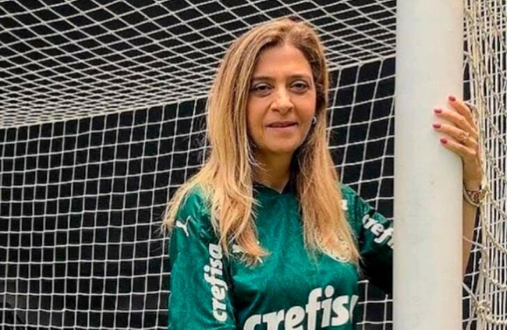 ESQUENTOU - Em meio às comemorações do 11º título brasileiro do Palmeiras, a presidente Leila Pereira já projeta o futuro do Alviverde. A mandatária garantiu que não vai medir esforços para manter a competitividade:  "Vamos seguir investindo no Palmeiras, mantendo os nossos profissionais, em busca de novos atletas, de poucos. Não teremos grande quantidade, mas o básico que é manter o que conquistamos, nossos atletas, dar oportunidades para os meninos da base, que tem um super talento, e isso que a gente pretende. É gestão e investimento".