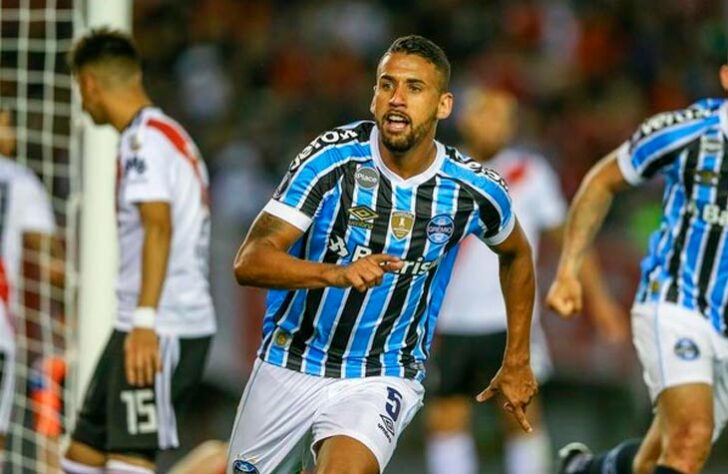 Michel - Volante - 31 anos - Emprestado pelo Vasco ao Grêmio até 31/12/2021